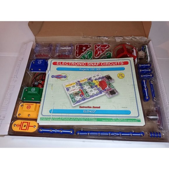 Snap Circuits Classic SC-300 Electronics Exploration Kit | Over 300 Projects - Picture 16 of 16